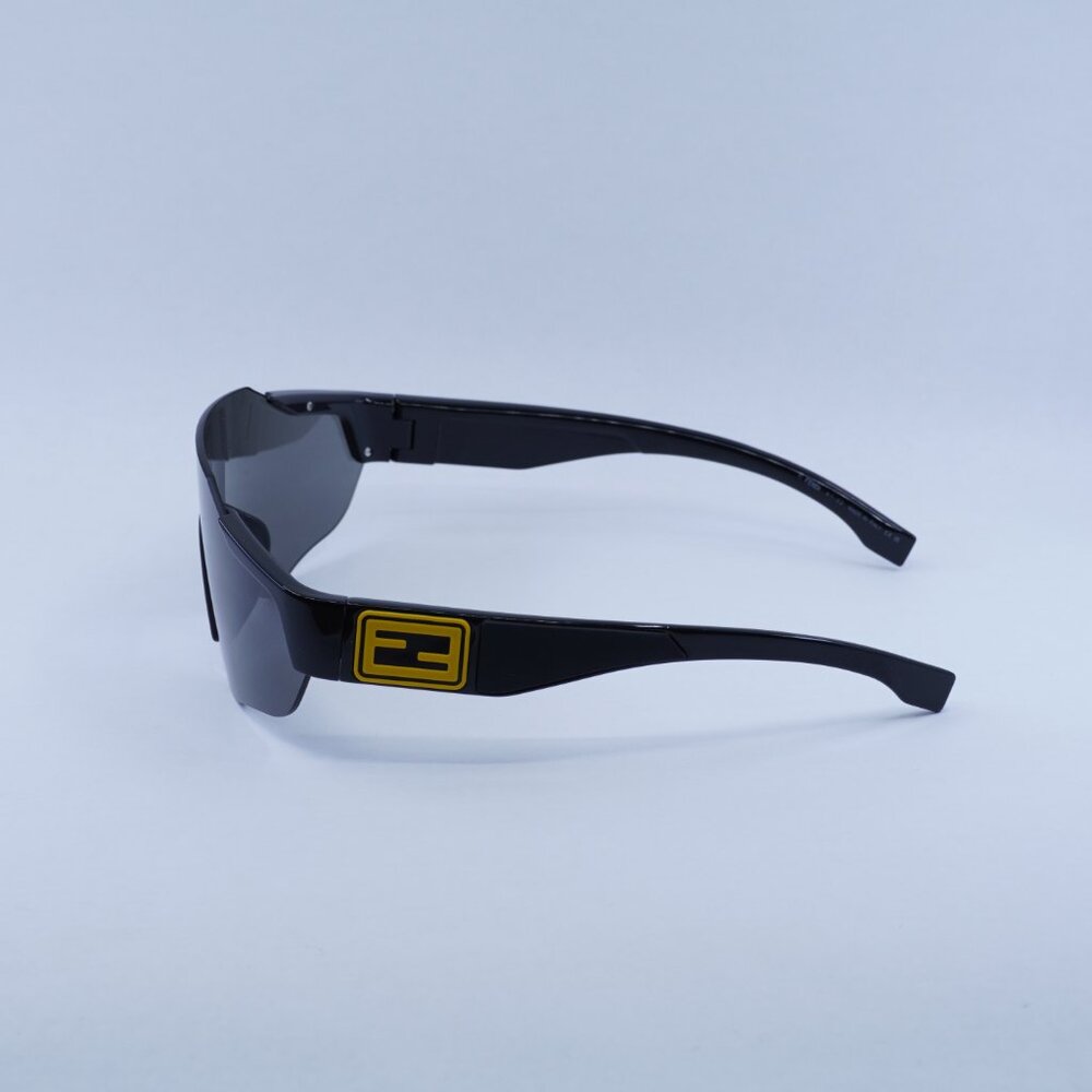 🕶️ New Fendi FE40088U-Y 01A Sunglasses -Black Frame, Grey Lenses - Picture 9 of 15